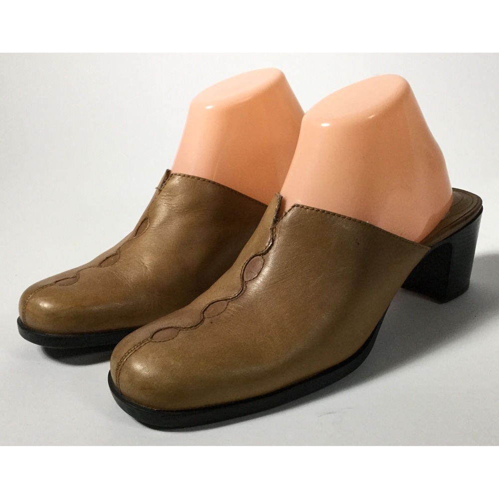 Clarks Mule Slip On Shoes light‎ Leather size 8.5 M 2.5" heel Brown Womens